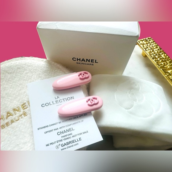 CHANEL Valentine Beauty Bundle Fuzzy Crossbody Pouch Headband Clips New - Picture 2 of 9